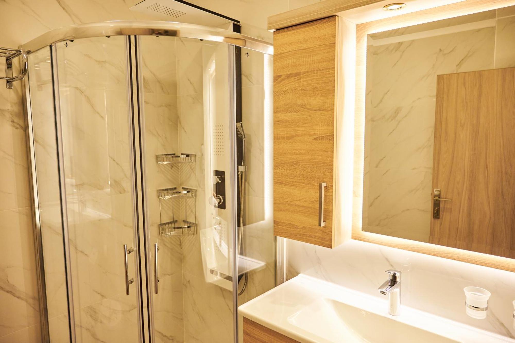 Famissi Suites 2 卡兰巴卡 外观 照片